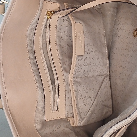 Michael Kors Vanilla Beige Mk Logo XL Jetset Collection Tote Bag PRICE IS FIRM! - Picture 8 of 11